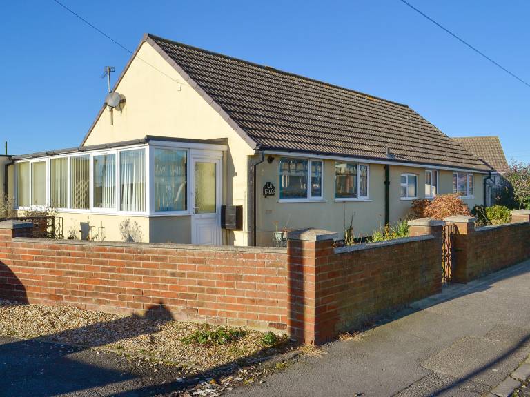 Family-friendly pleasant cottage with yard | River view | Pets are welcome — photo 2