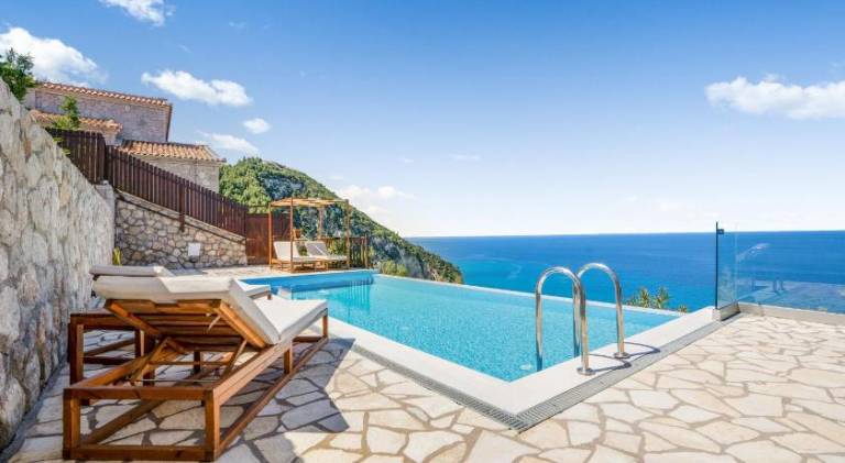 Villa with patio, barbeque & pool in Lefkada