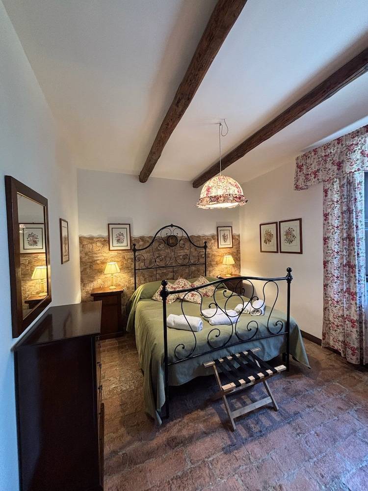Casa Grotte di Castro