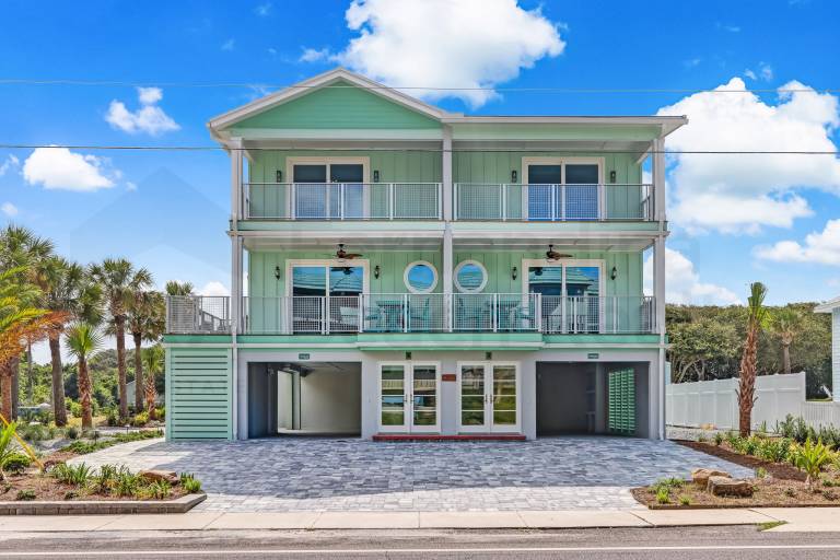 Vacation home with terrace & barbeque | Beach view — photo 2