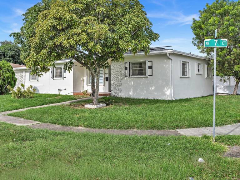Hus  North Miami Beach