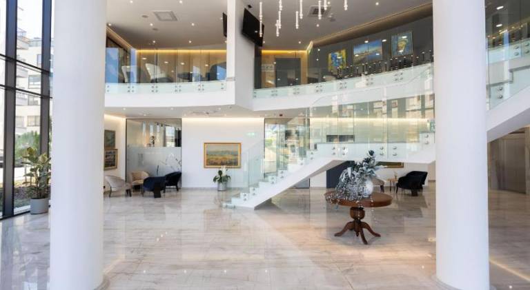 BLUE STAR LUXURY HOTEL — photo 2