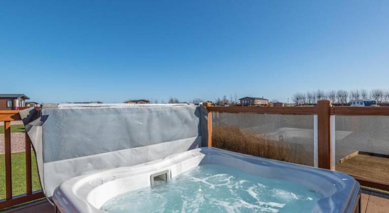 Vacation home with hot tub — photo 4