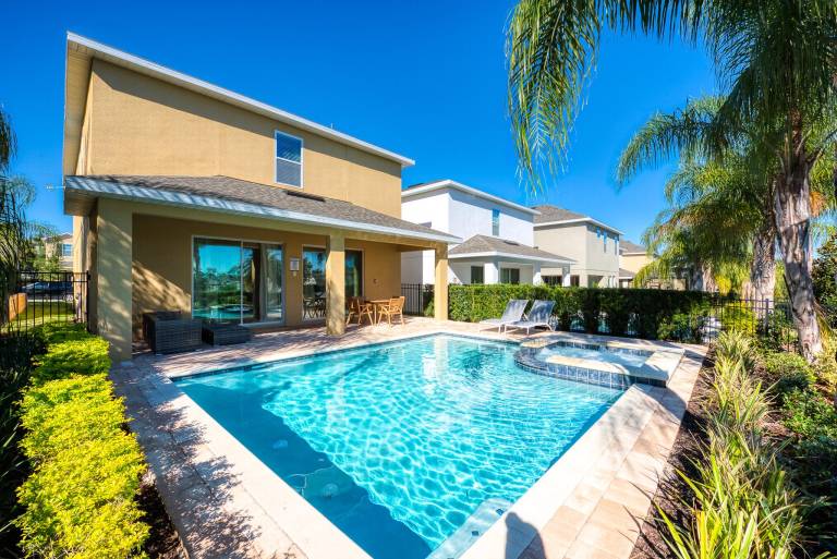 House with private pool — photo 2