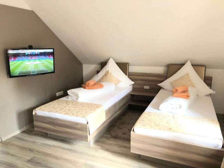 Basic Dreibettzimmer mit Gemeinschaftsbad