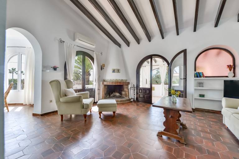 Fully equipped beautiful villa with patio, yard & BBQ | Pets allowed — photo 4
