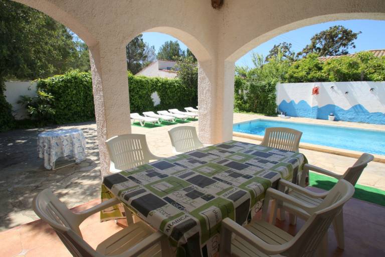 Fully equipped beautiful villa with garden, private pool & barbeque | Pets allowed — photo 3