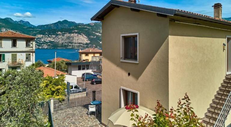 Villa with terrace, hot tub & pool in Malcesine