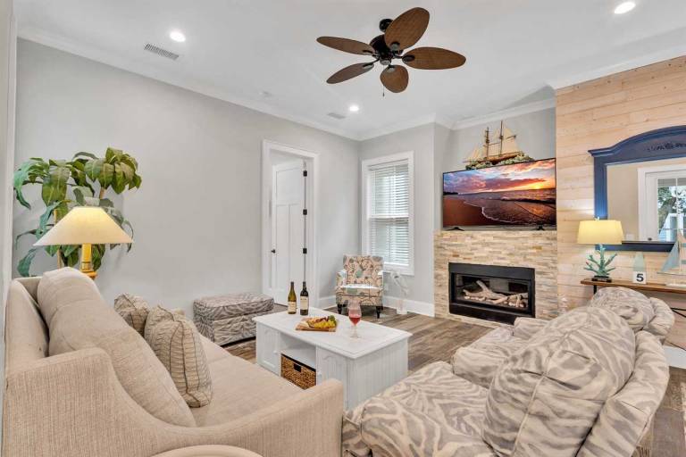 Fully equipped spacious vacation home with barbeque | Beach nearby | Dogs allowed — photo 4