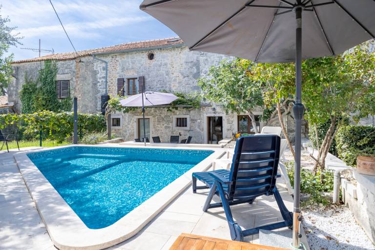 Fully equipped pleasant house with terrace, garden & private pool | Pets allowed — photo 4