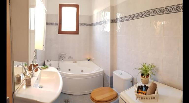 Fully equipped villa with jacuzzi, private pool & patio | Pets are welcome — photo 2