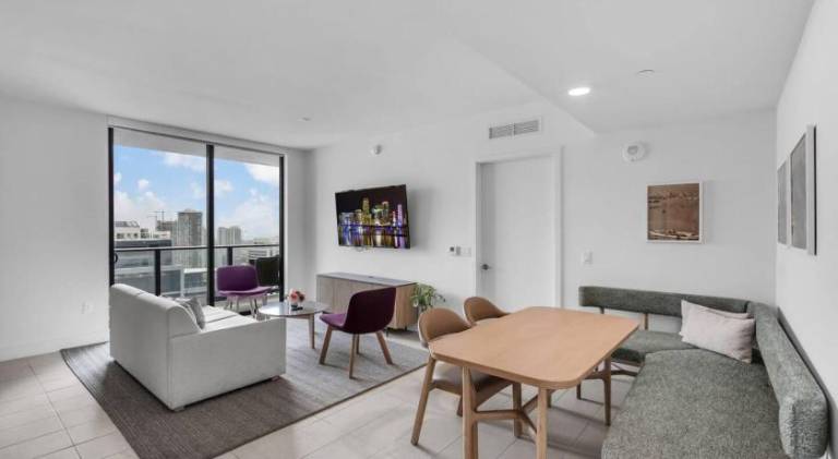 Wonderful apartment with pool | Near Bayside Marketplace | Good for workation | Pet-friendly in Miami, FL