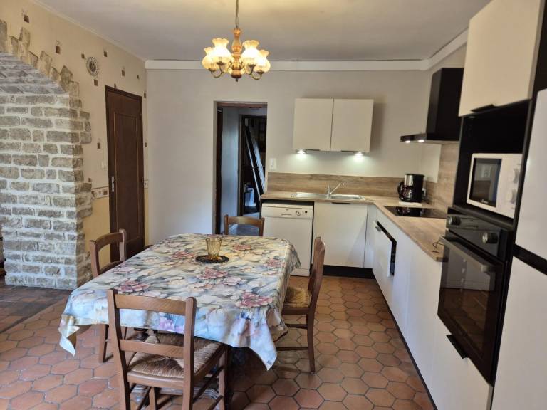 Gite with patio, BBQ & yard — photo 4