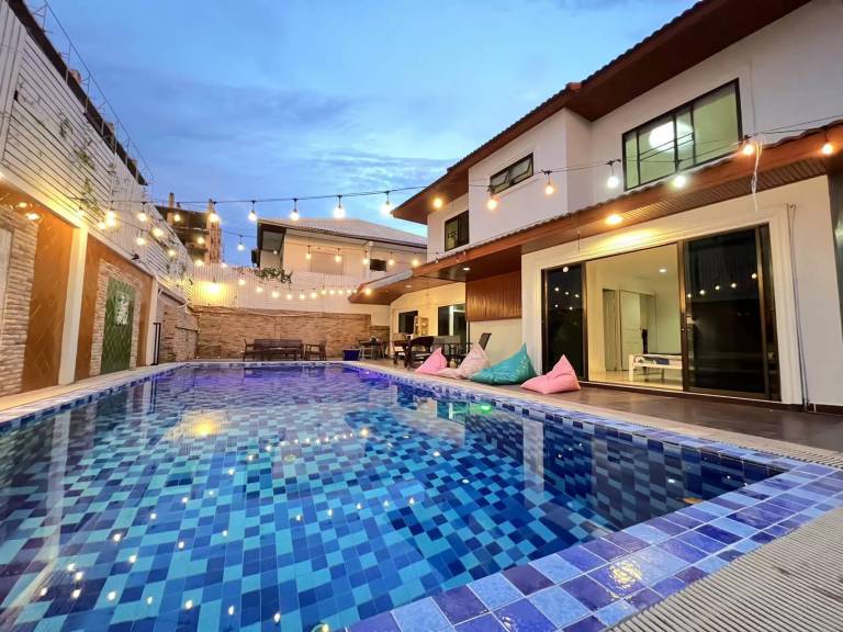 Villa with barbeque, garden & pool — photo 4
