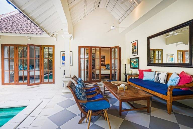 Villa with pool — photo 4