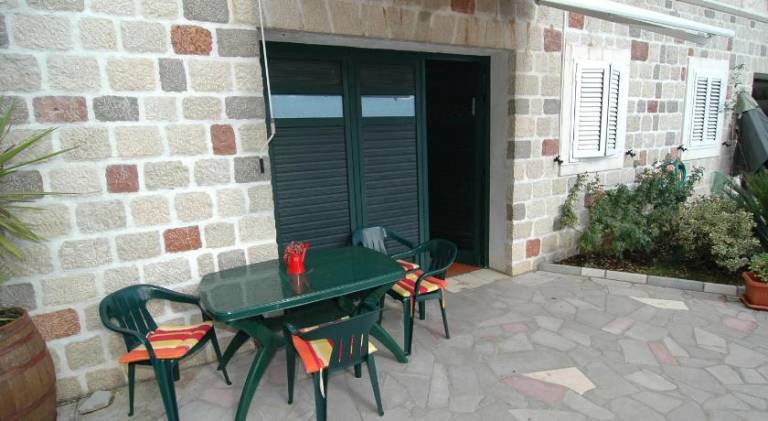 Apartment with garden, barbeque & terrace — photo 5