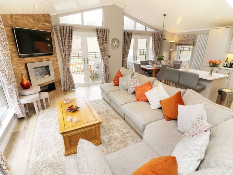 Family-friendly lovely cottage with pool, yard & sauna | Pets allowed — photo 4