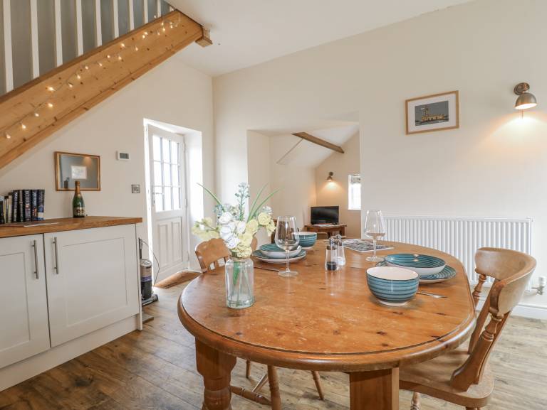 Cottage with garden — photo 4