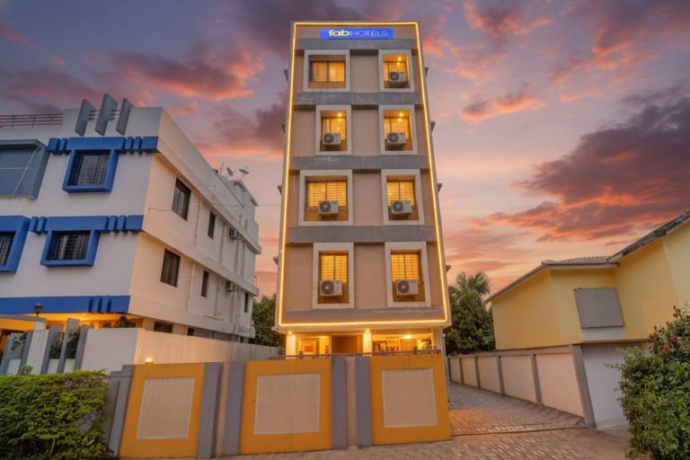 FabHotel Paradise Inn Moshi