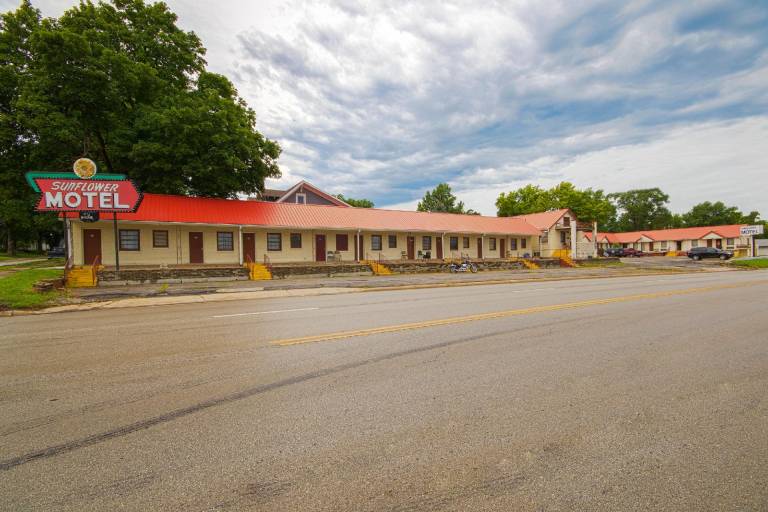 Sunflower Motel Hiawatha By OYO in Hiawatha, KS