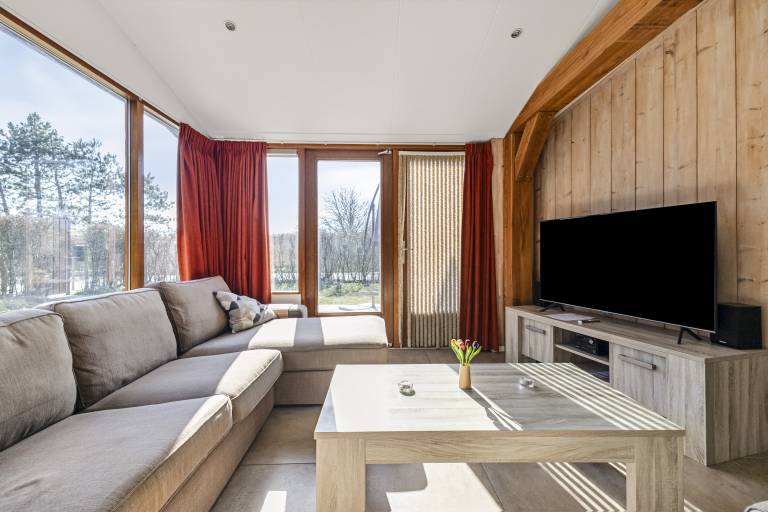 Modern holiday home in Groote Keeten for 4 guests near the beach and Callantsoog. Features dishwasher, underfloor heating and luxury bathroom. Comfortable holiday home by the sea in North Holland. — photo 4
