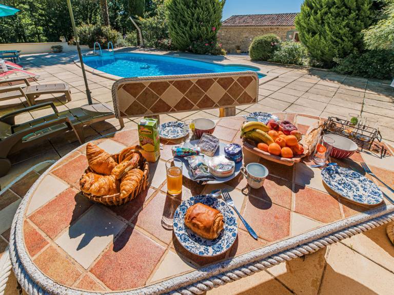 Fully equipped charming vacation home with private pool, garden & terrace | Pets allowed — photo 4