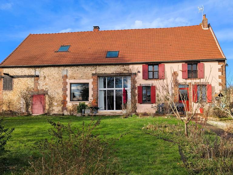Cottage with barbeque in Sens