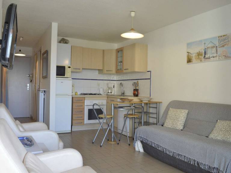 Apartment with pool — photo 5