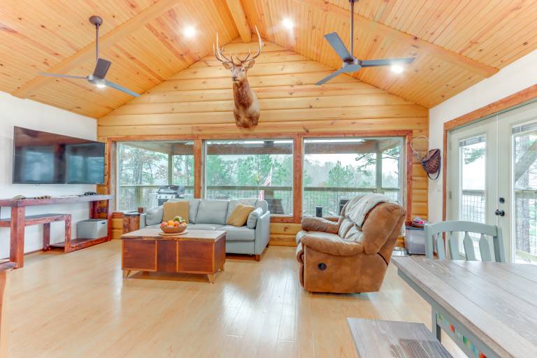 Cabin on Beaver Lake w/ Views & Furnished Deck! — photo 2