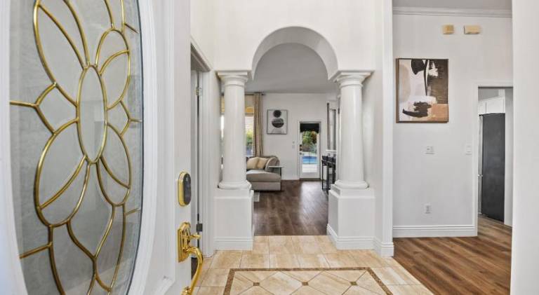 Vacation home with pool | Pet-friendly — photo 4