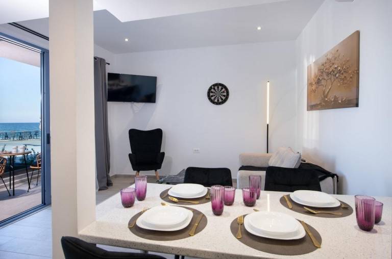 Villa with garden & patio — photo 4