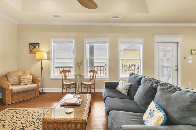 House with grill | Beach view — photo 4