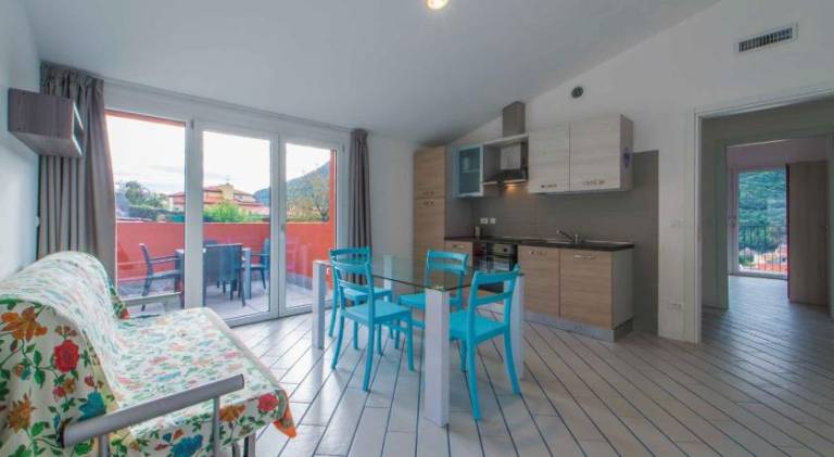 Holiday apartment with pool, patio & garden — photo 5