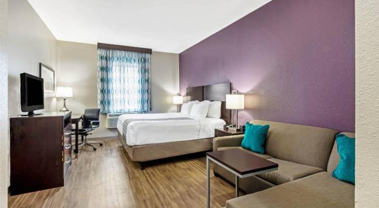 La Quinta Inn & Suites by Wyndham New Cumberland-Harrisburg — photo 2
