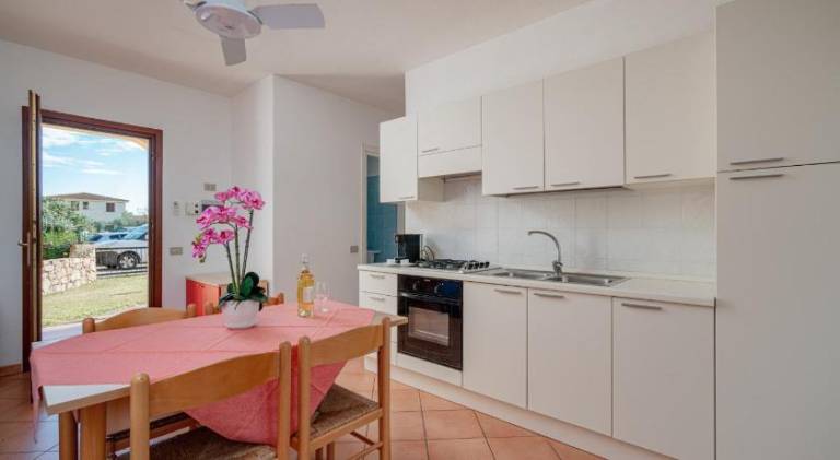 Rental apartment with terrace & yard — photo 2