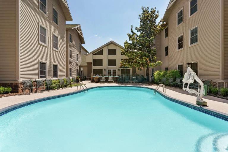 Hampton Inn & Suites Springdale — photo 4