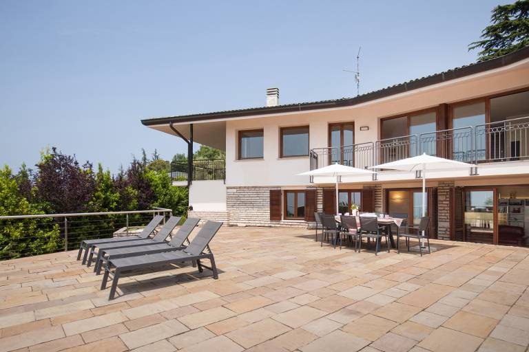 Fully equipped lovely villa with hot tub, patio & grill | Pets are welcome — photo 2