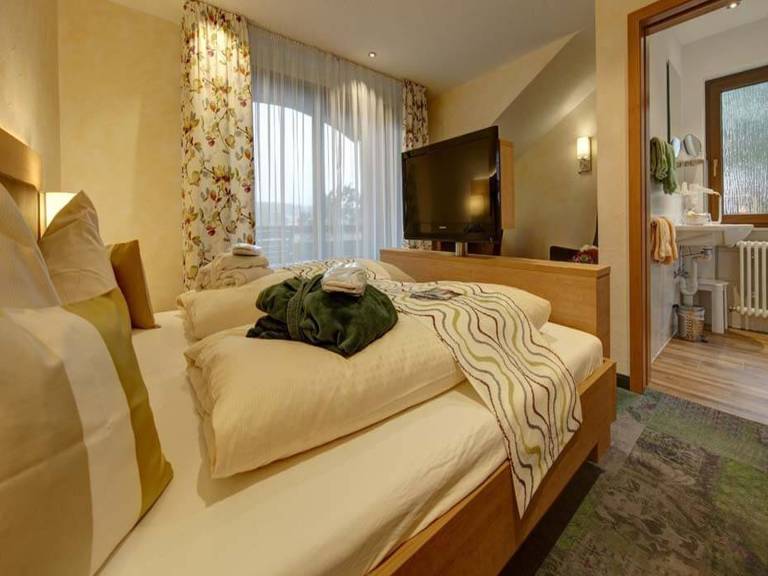 Doppelzimmer Talseite Komfort mit Fr&uuml;hst&uuml;ck