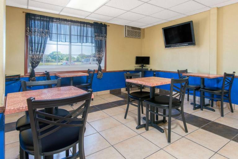 Days Inn by Wyndham Great Bend — photo 3