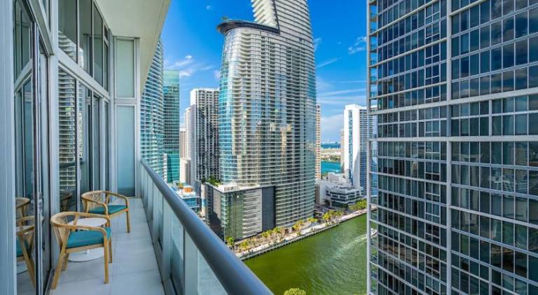 Holiday apartment with hot tub & pool | Near Bayfront Park — photo 4