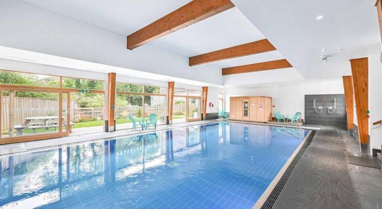 Vacation home with jacuzzi & pool | Beach nearby | Pet-friendly — photo 4