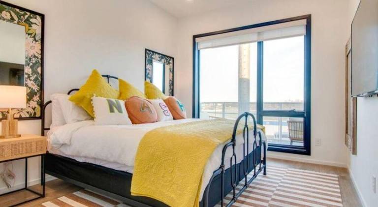Apartment with heated pool & barbecue in Nashville, TN