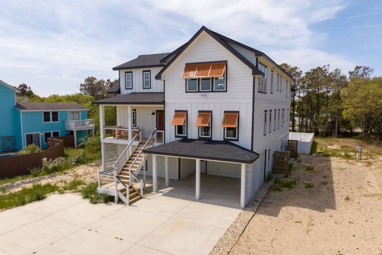 Child-friendly nice vacation home with fast internet, yard & grill | Sea view | Close to the beach | Pets are welcome in Outer Banks, NC