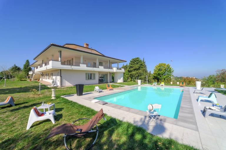 Fully equipped rental apartment with terrace, garden & pool | Nature view | Pets allowed — photo 2
