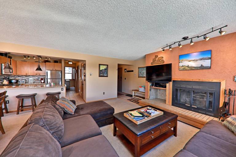 Condo with hot tub & pool — photo 4