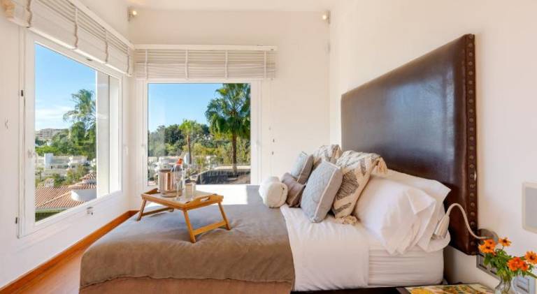 Ocean Views Luxury Villa next to beach — photo 2