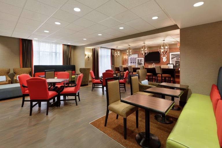 Hampton Inn Wichita Falls-Sikes Senter Mall — photo 4