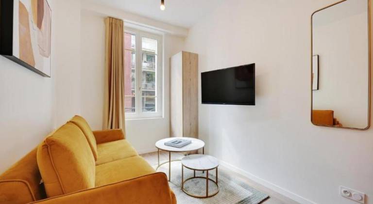 Serviced apartment for 4 persons in Clichy