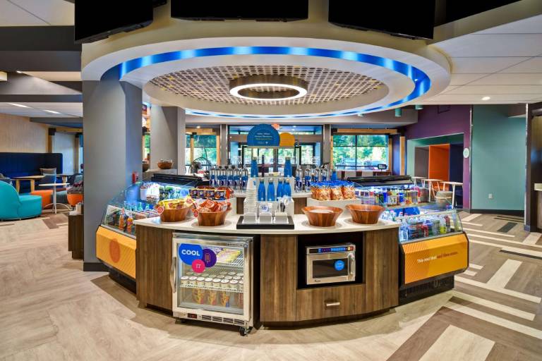 Tru by Hilton Sterling Heights Detroit — photo 2