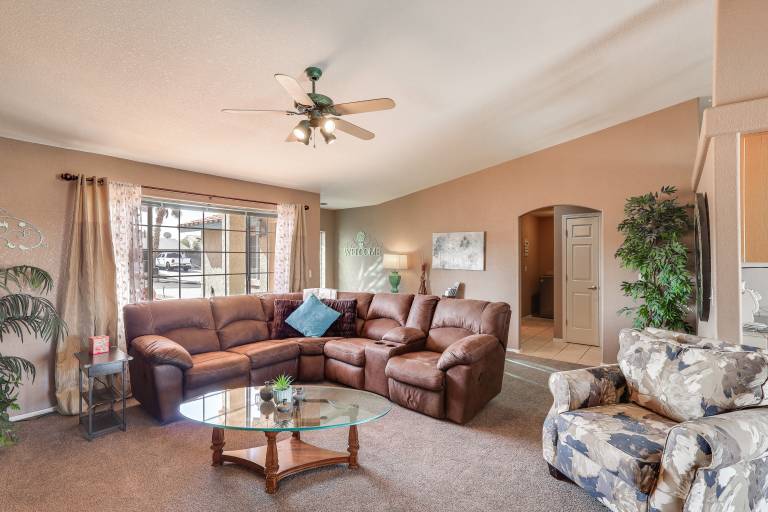 Pool & Hot Tub: Pet-Friendly Lake Havasu Home! — photo 5